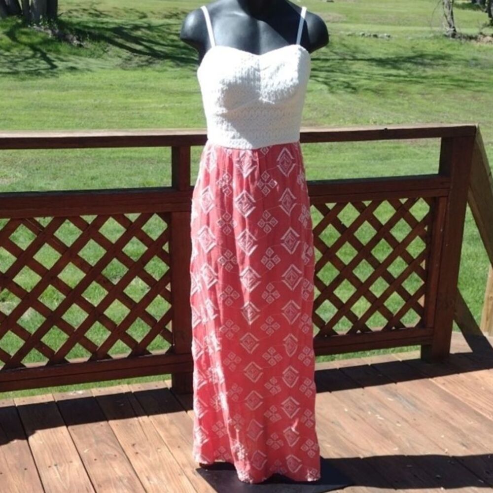 Lily Rose White and Coral Geometric Design Maxi Dress Size Small